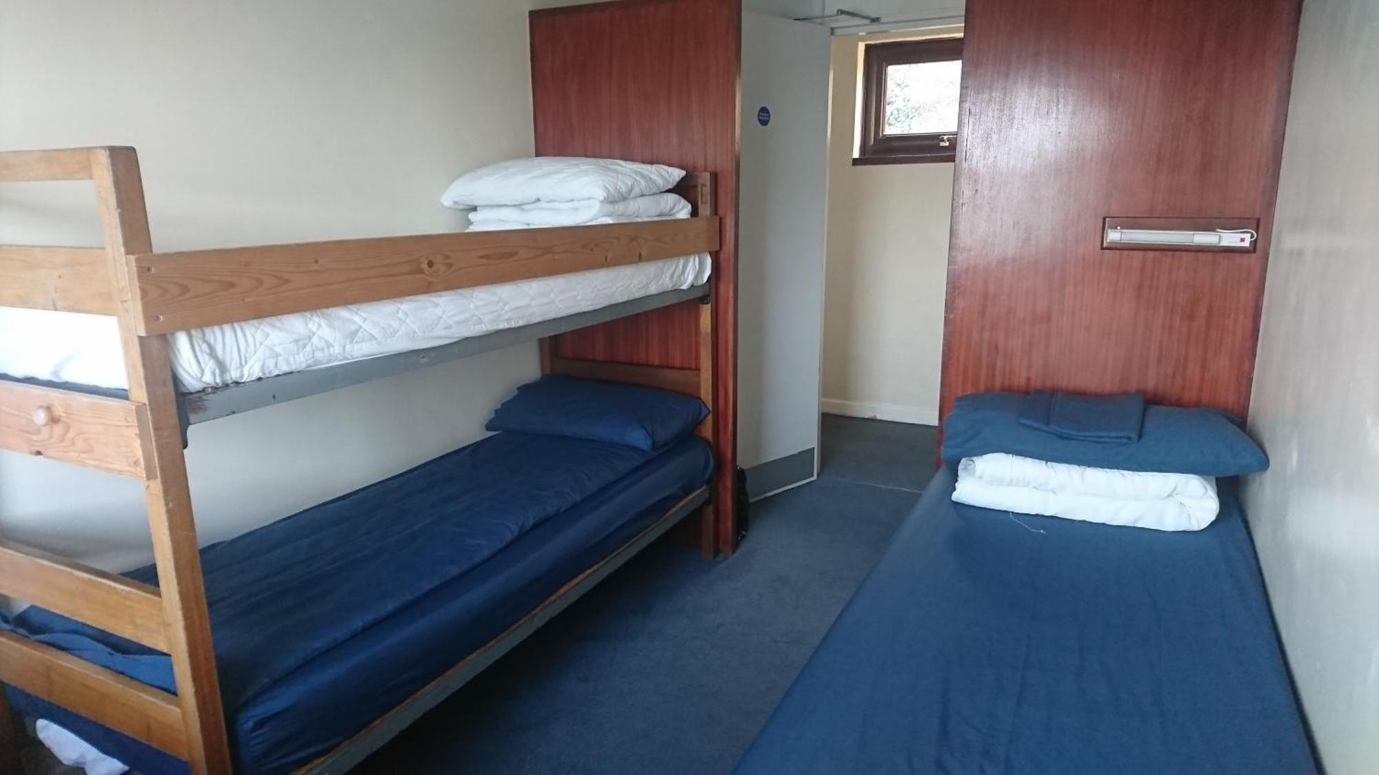 Fsc Dale Fort Hostel Room photo